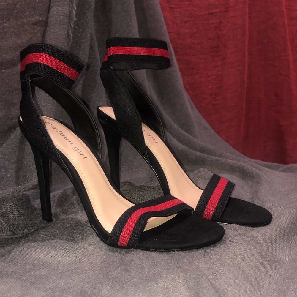 Madden Girl, sz 7, Black with Red Stripe, about 4.5”heel